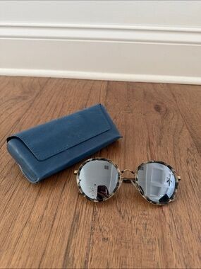 Round Tortoiseshell Sunglasses with Blue Case